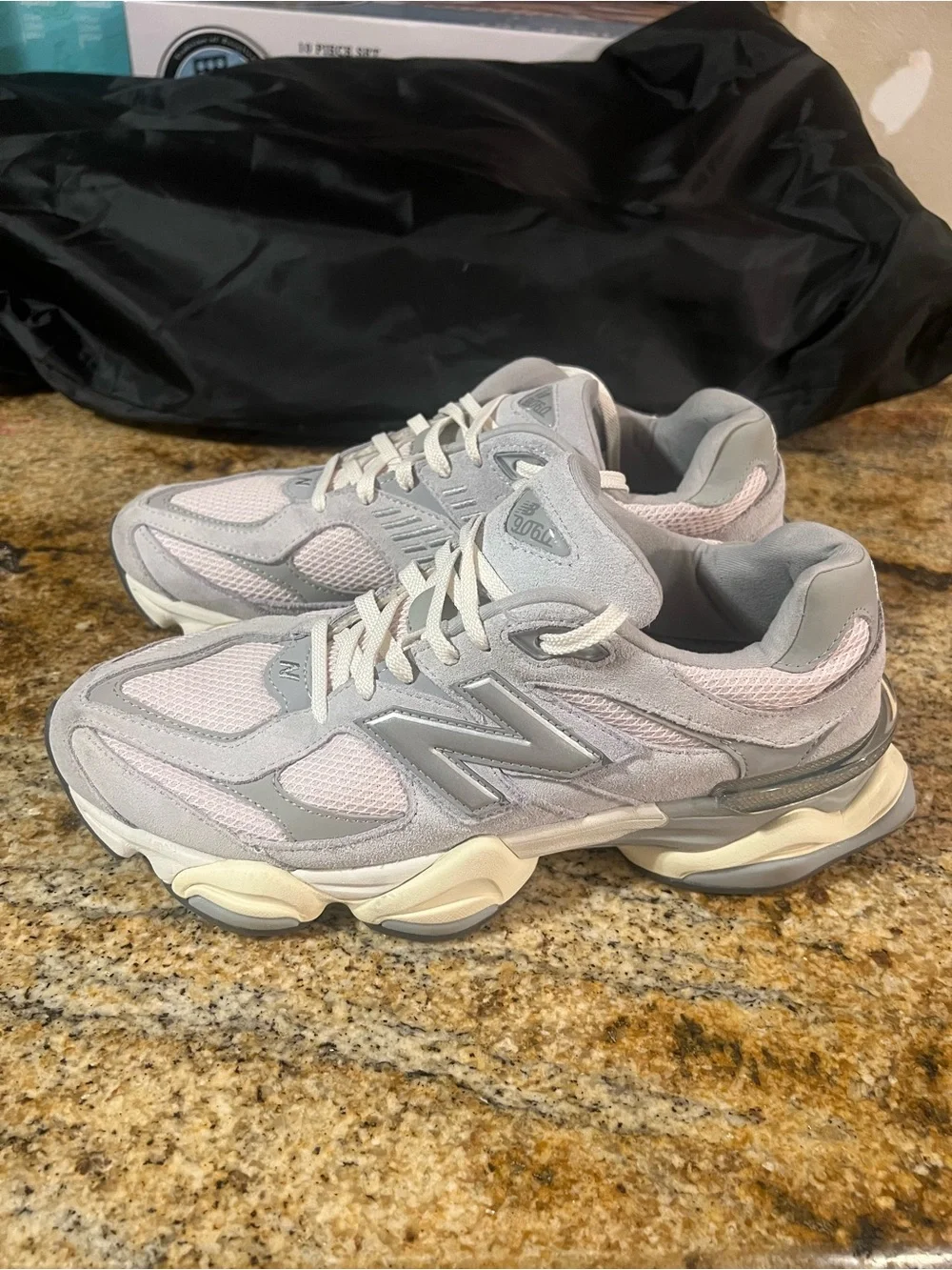 New Balance 9060 U9060SEB Gray Pink Cream Men’s Size 10 / Women’s 11.5